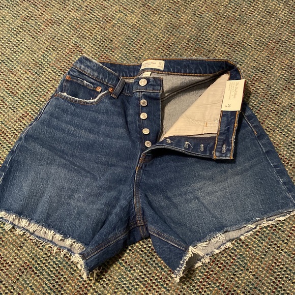 Abercrombie and Fitch “The Dad Short” High Rise Curve Love Women’s jean short 29 - Picture 3 of 6